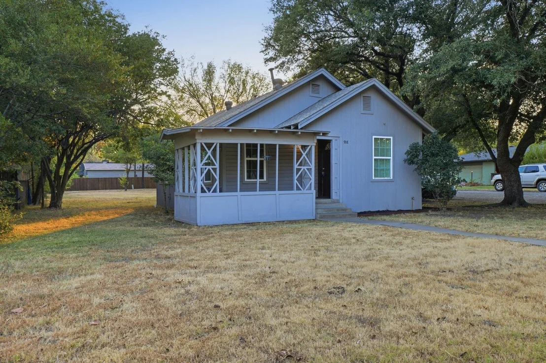 Photo of 908 Forrest Avenue