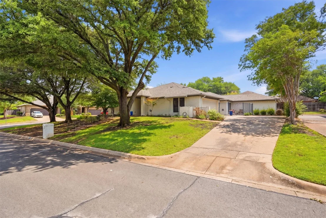 Photo of 5744 Ledgestone Drive