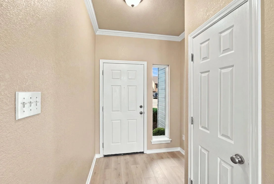 Photo of 1720 Lakeway Drive