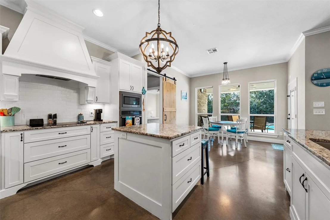 Photo of 580 Whispering Oaks