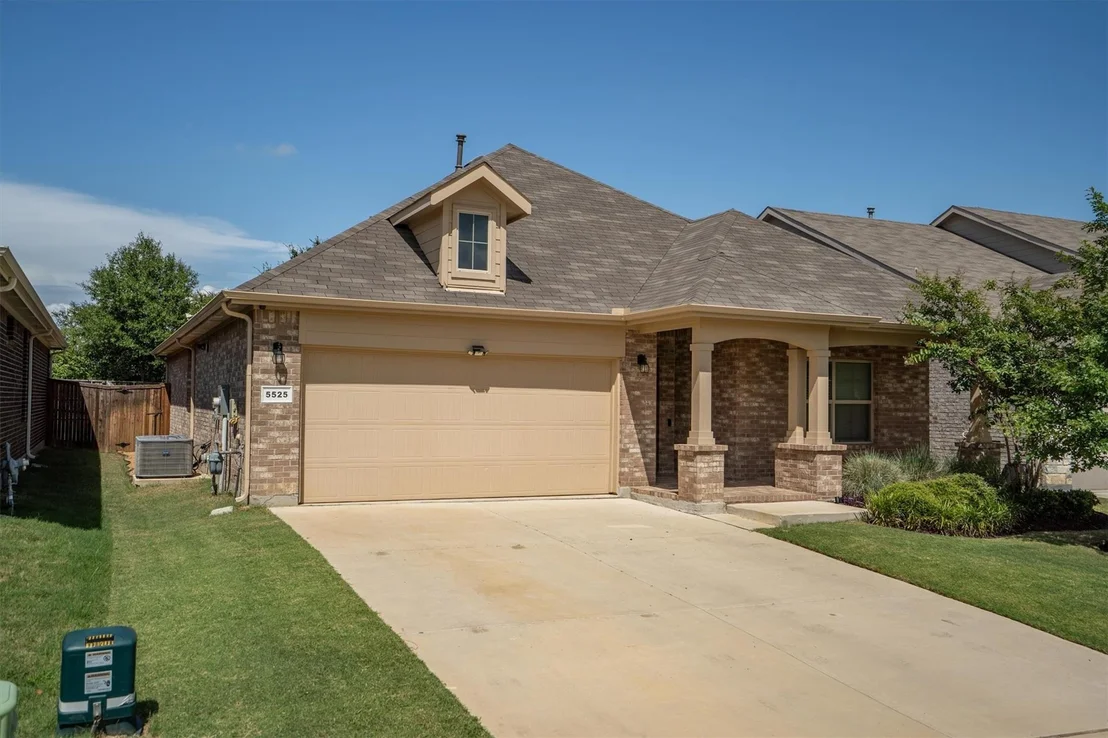 Photo of 5525 Round Hill Road