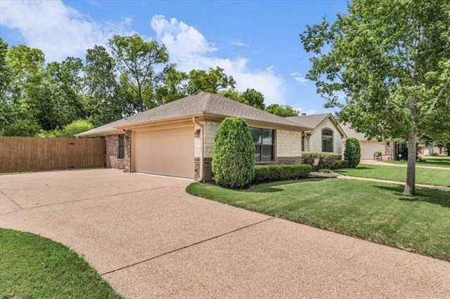 Photo of 814 Springdale Circle