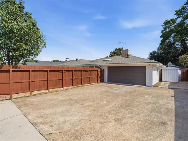 Photo of 2369 Claridge Circle