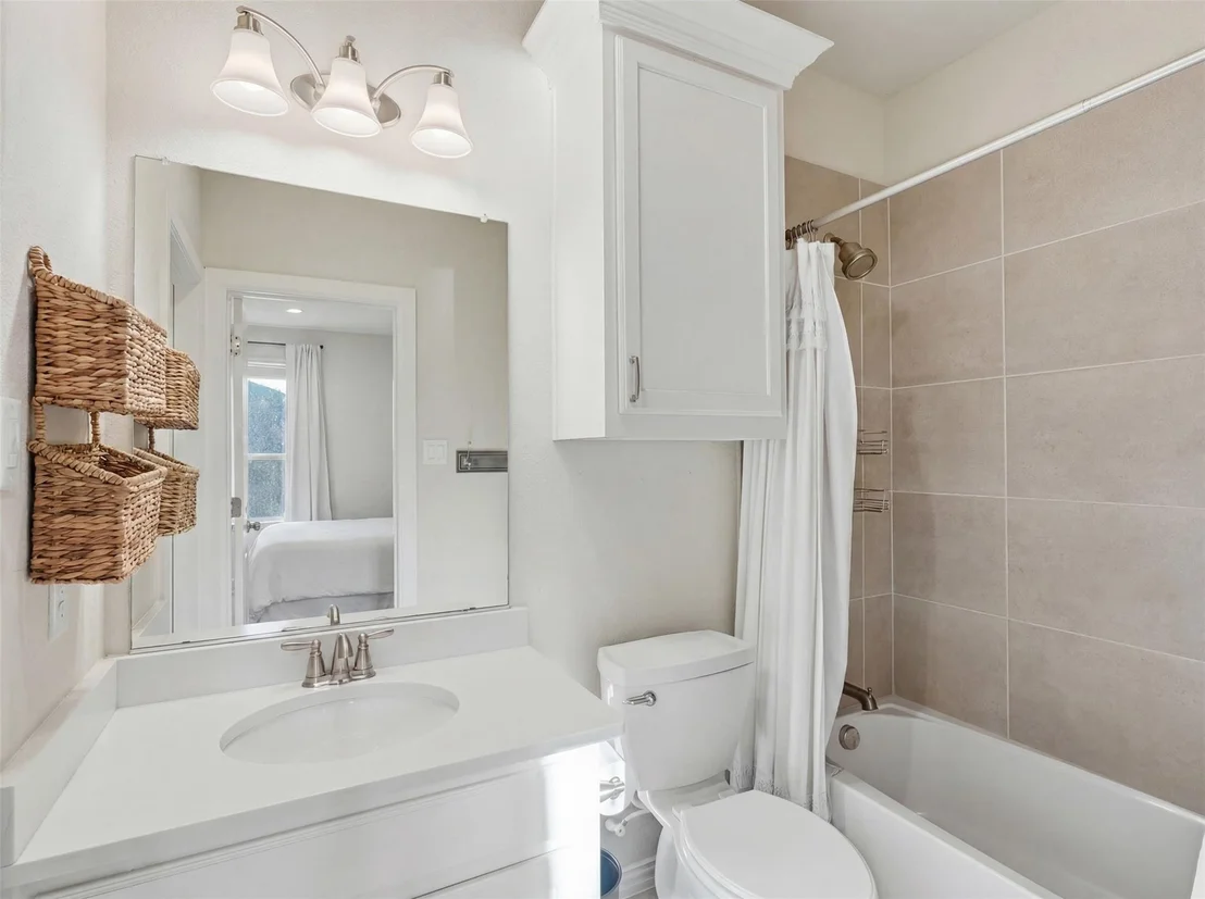 Photo of 1221 Falcon Drive