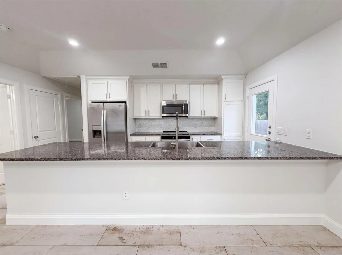 Photo of 709 W Hull Street