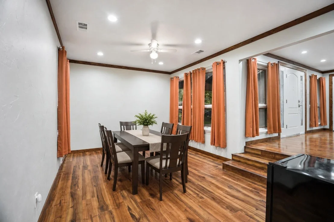 Photo of 207 Shadowwood Trail