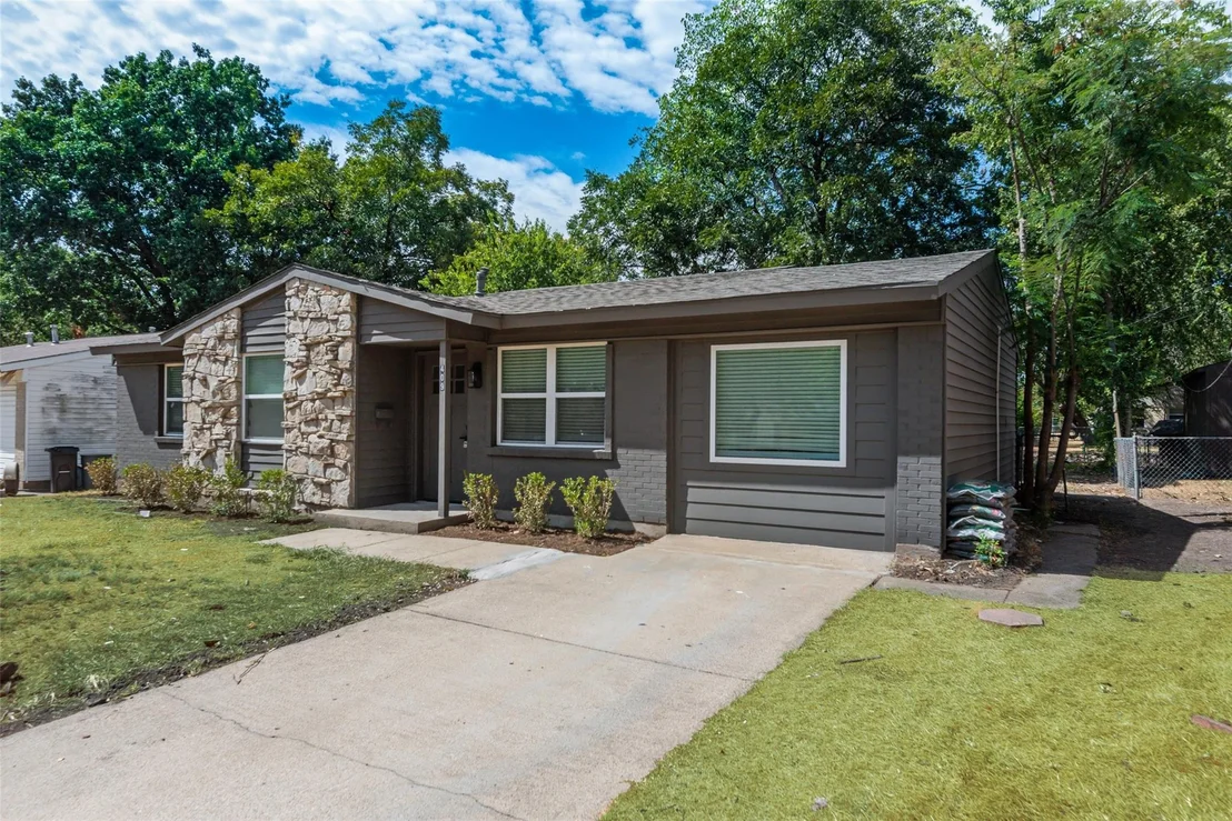 Photo of 409 Birchwood Circle