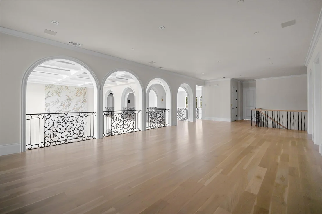 Photo of 402 Lakeway Drive