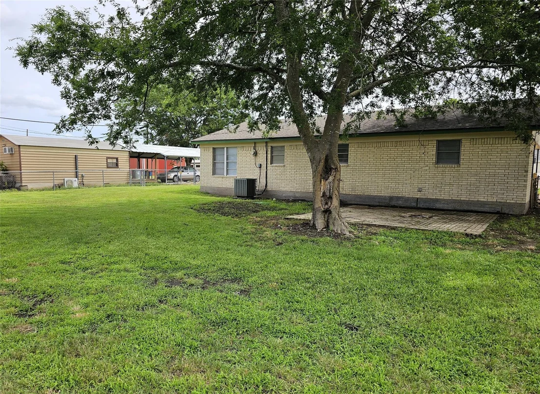 Photo of 105 N 3rd Street