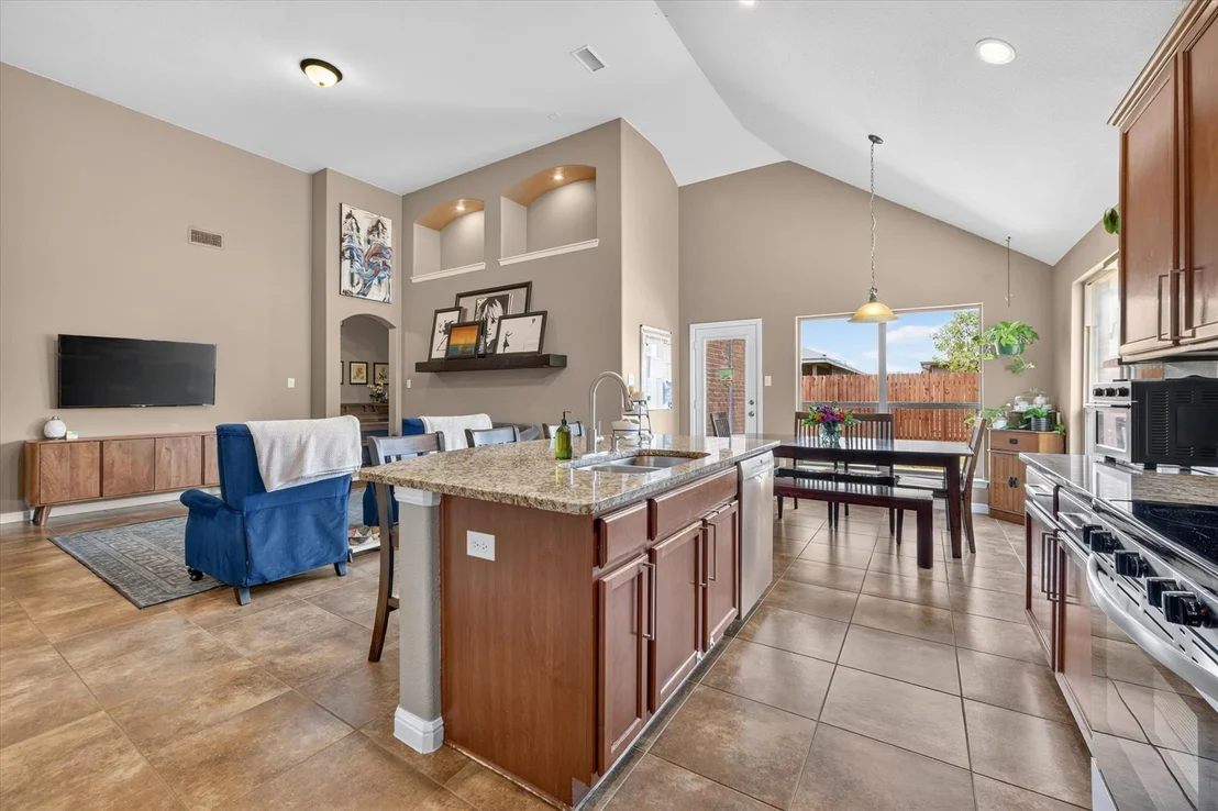 Photo of 424 Foxcraft Drive