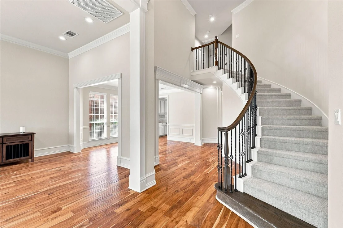 Photo of 708 Lakeway Drive