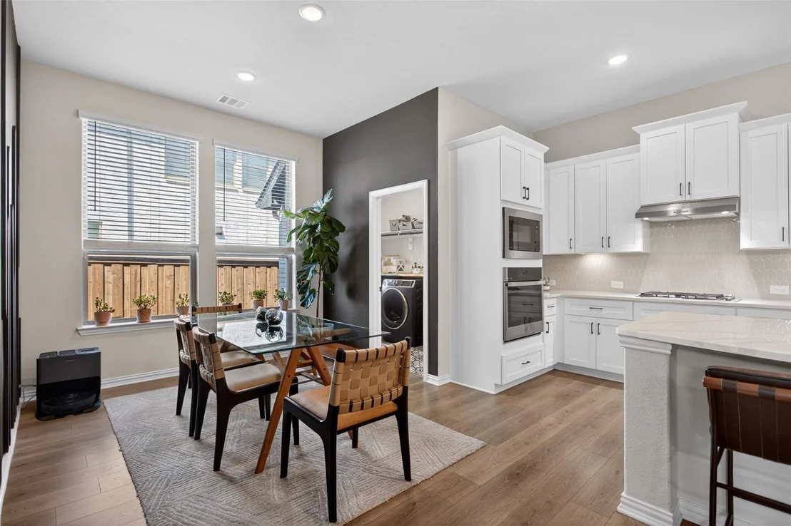 Photo of 1121 Alaska Drive