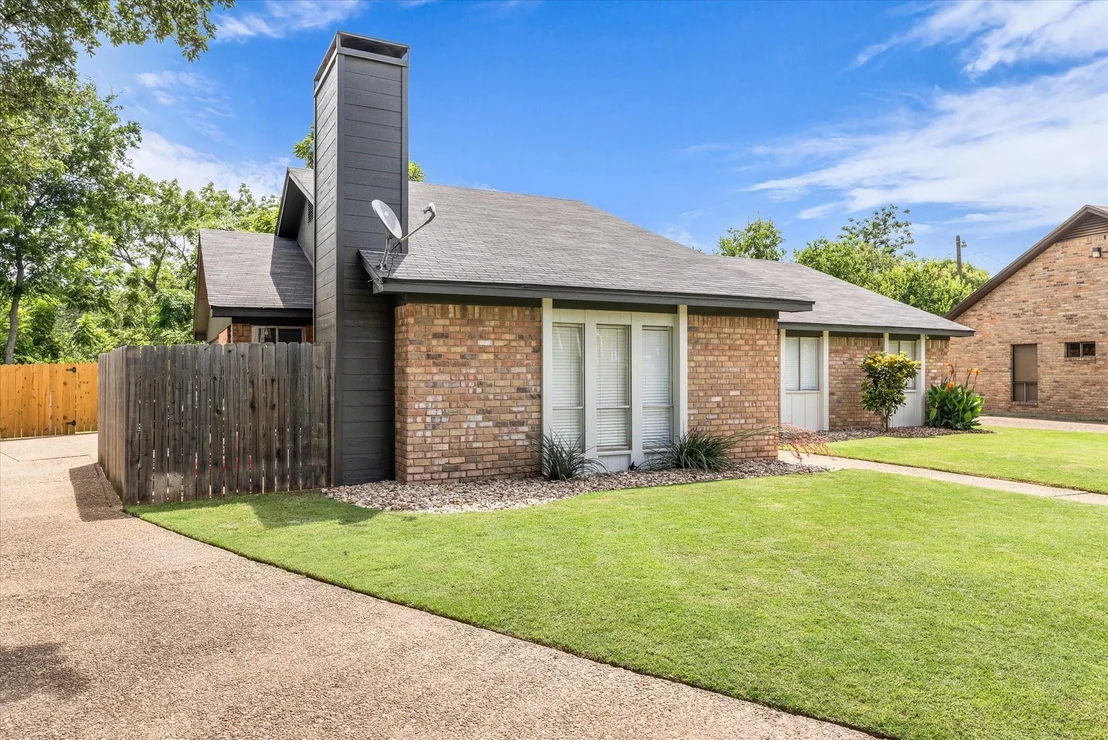 Photo of 913 Montclair Drive
