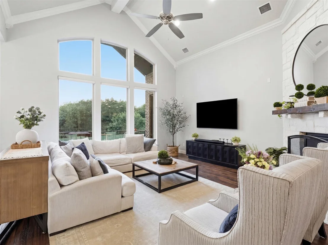 Photo of 1221 Falcon Drive