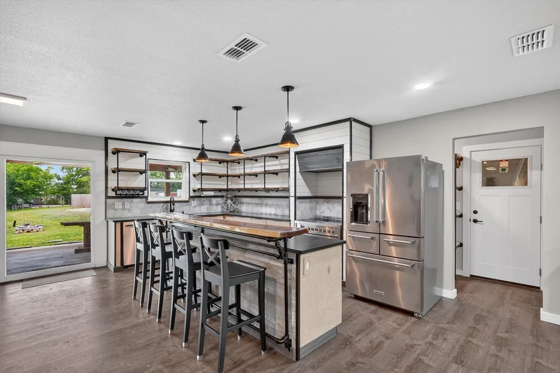 Photo of 4041 Burleson Retta Road
