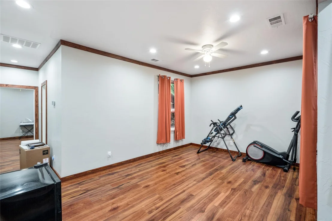 Photo of 207 Shadowwood Trail