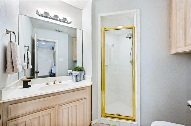 Photo of 5104 Independence Avenue