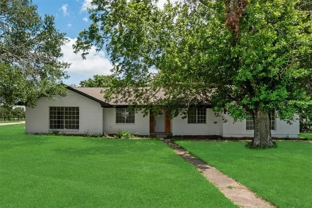 Photo of 906 Mesquite Lane