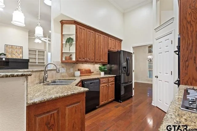 Photo of 1620 Brookhollow Drive