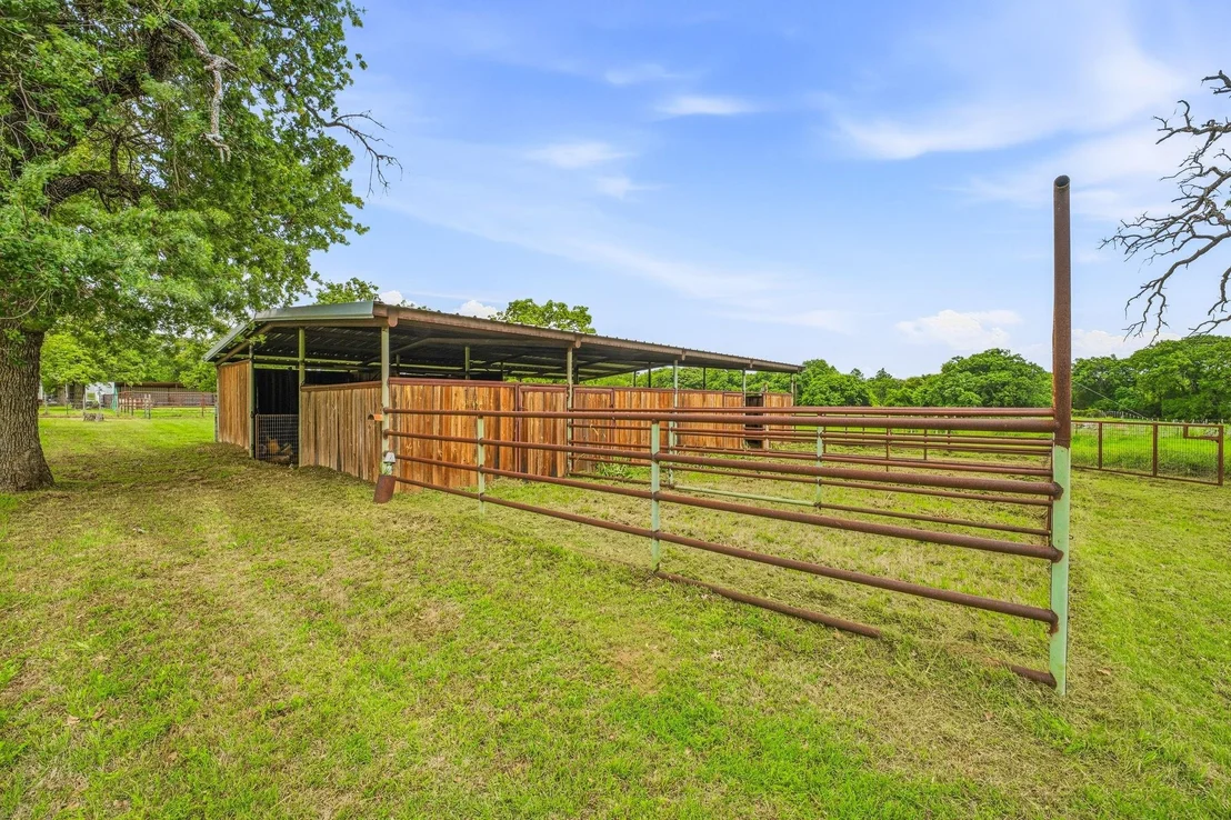 Photo of 621 County Road 484