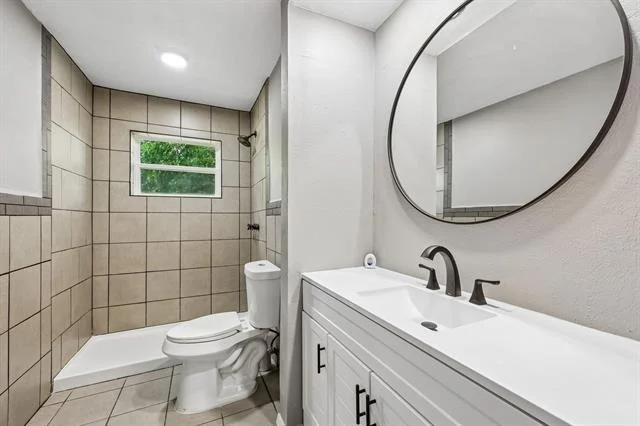 Photo of 232 NW Jayellen Avenue