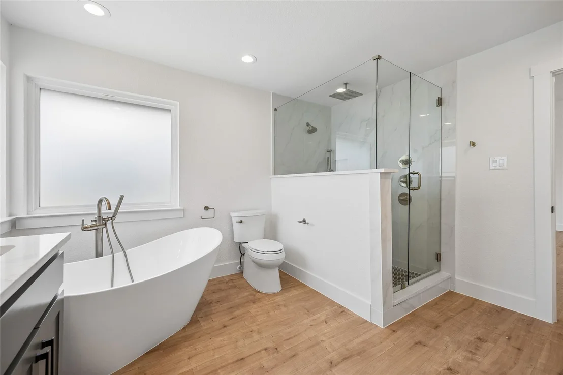 Photo of 2401 Chimney Hill Drive