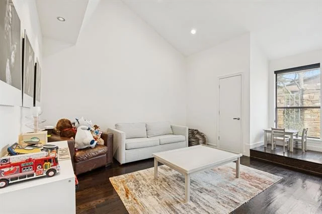 Photo of 1117 Travis Circle S
