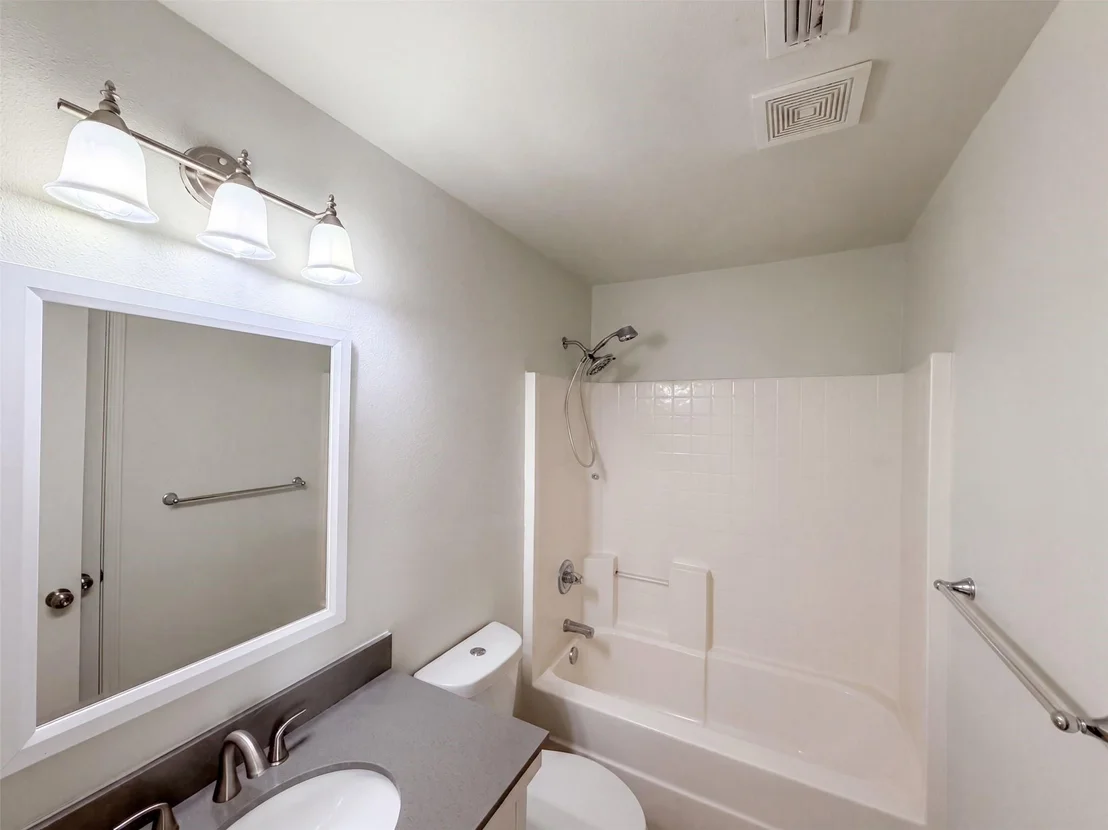 Photo of 825 Dixon Lane