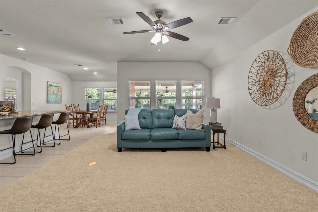 Photo of 6424 Roaring Creek