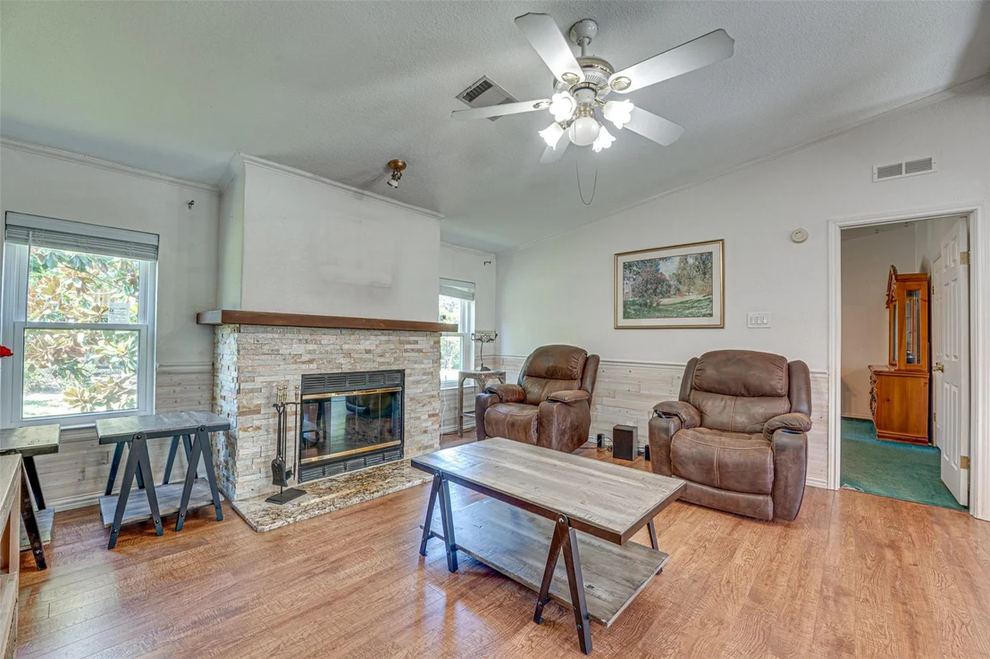 Photo of 2202 County Road 947