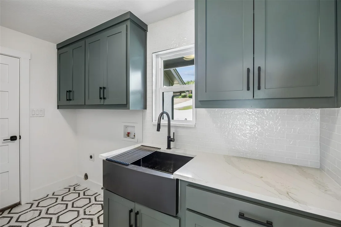 Photo of 2401 Chimney Hill Drive