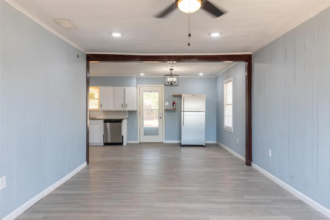 Photo of 2142 N Mockingbird Lane