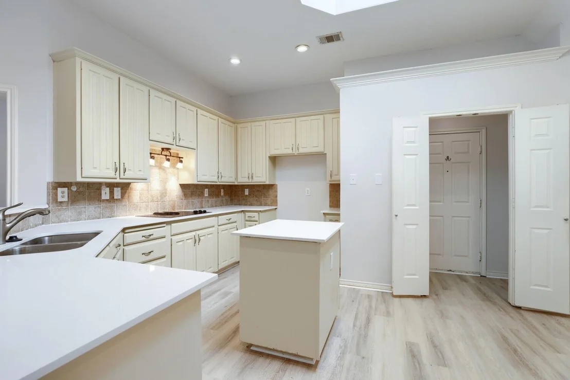 Photo of 8622 Forest Glen Drive