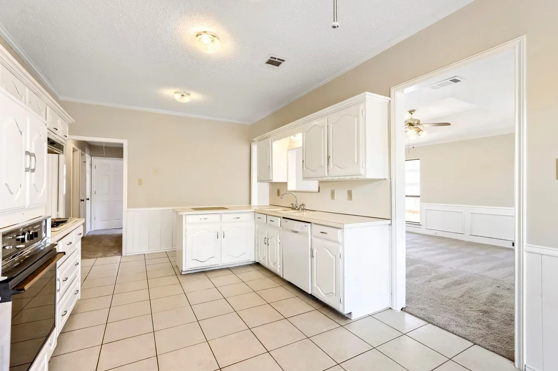 Photo of 2212 Oak Bluff Drive