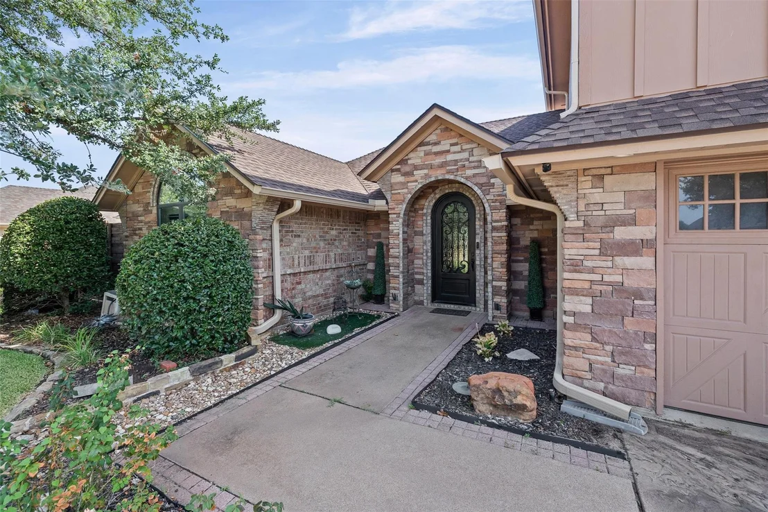 Photo of 2325 River Road