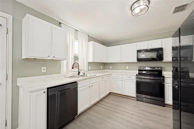 Photo of 920 Kendall Drive