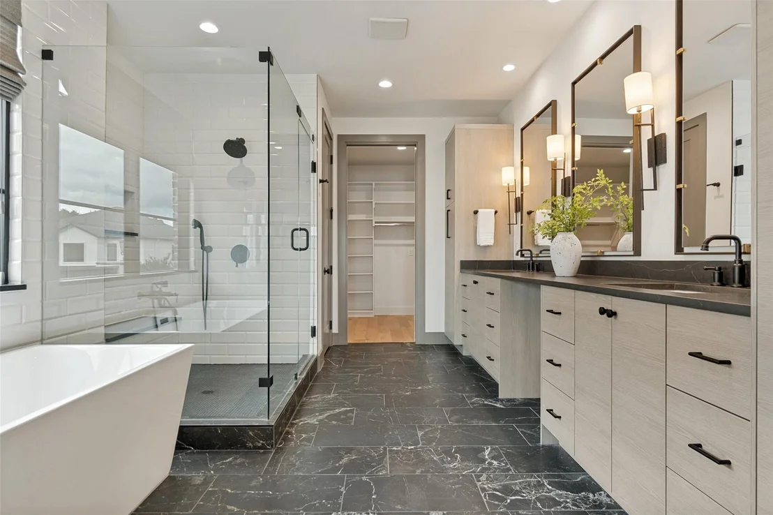 Photo of 3716 W Beverly Drive