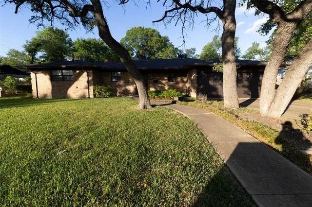 Photo of 3065 Summit Drive