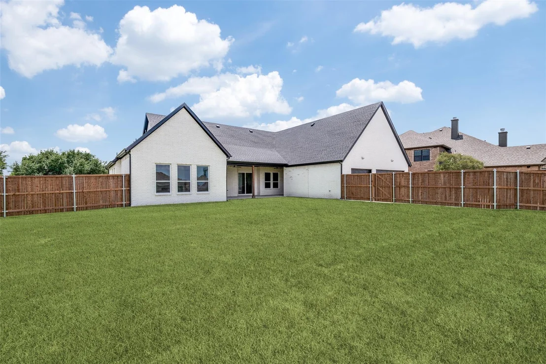 Photo of 1104 Devonshire Drive N