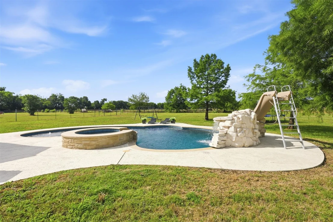 Photo of 9390 Lakeridge Drive