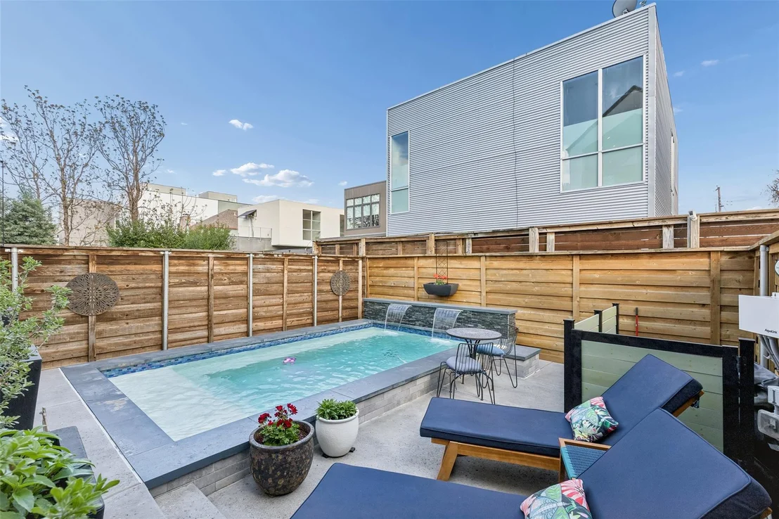 Photo of 4404 Capitol Avenue