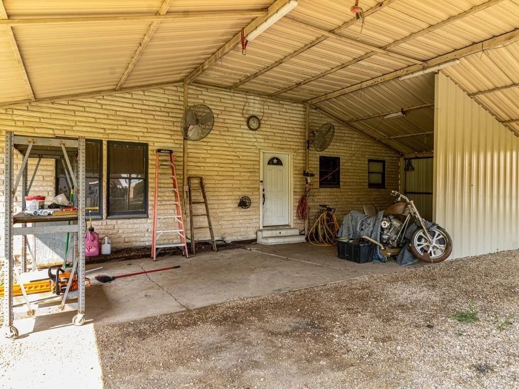 Photo of 112 W Hackberry Street