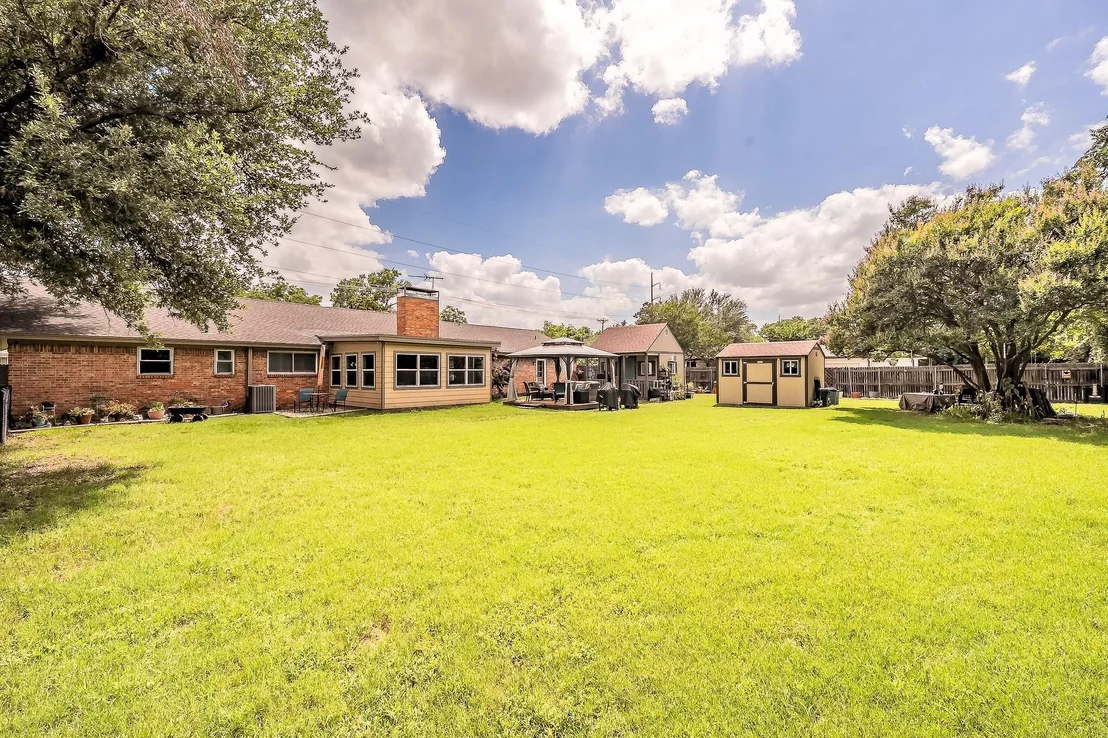 Photo of 5004 Blackstone Drive