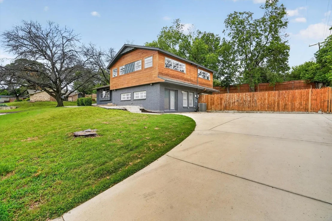 Photo of 6609 Genoa Road