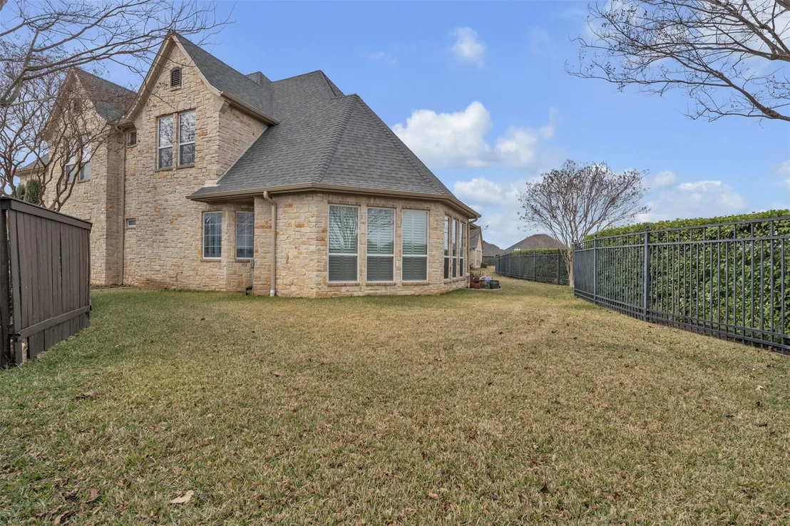 Photo of 2400 Vineyard Drive