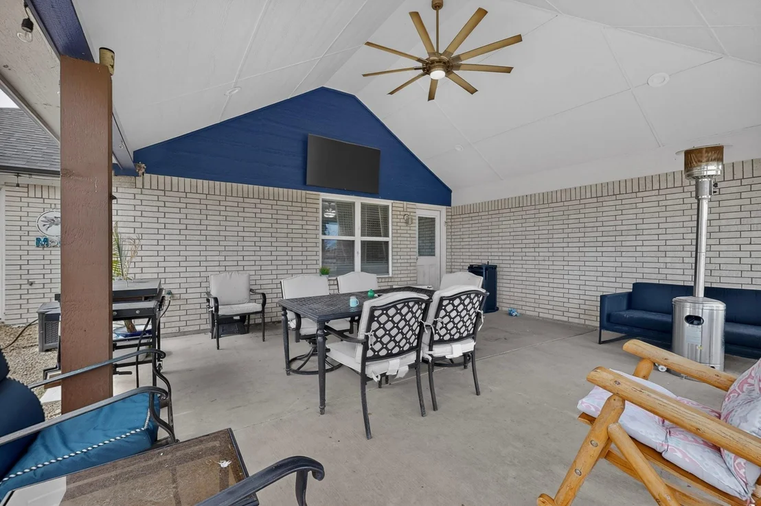 Photo of 423 Caloway Drive
