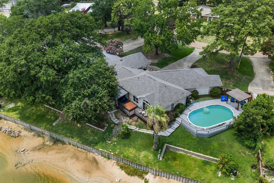 Photo of 211 Lake Front Drive