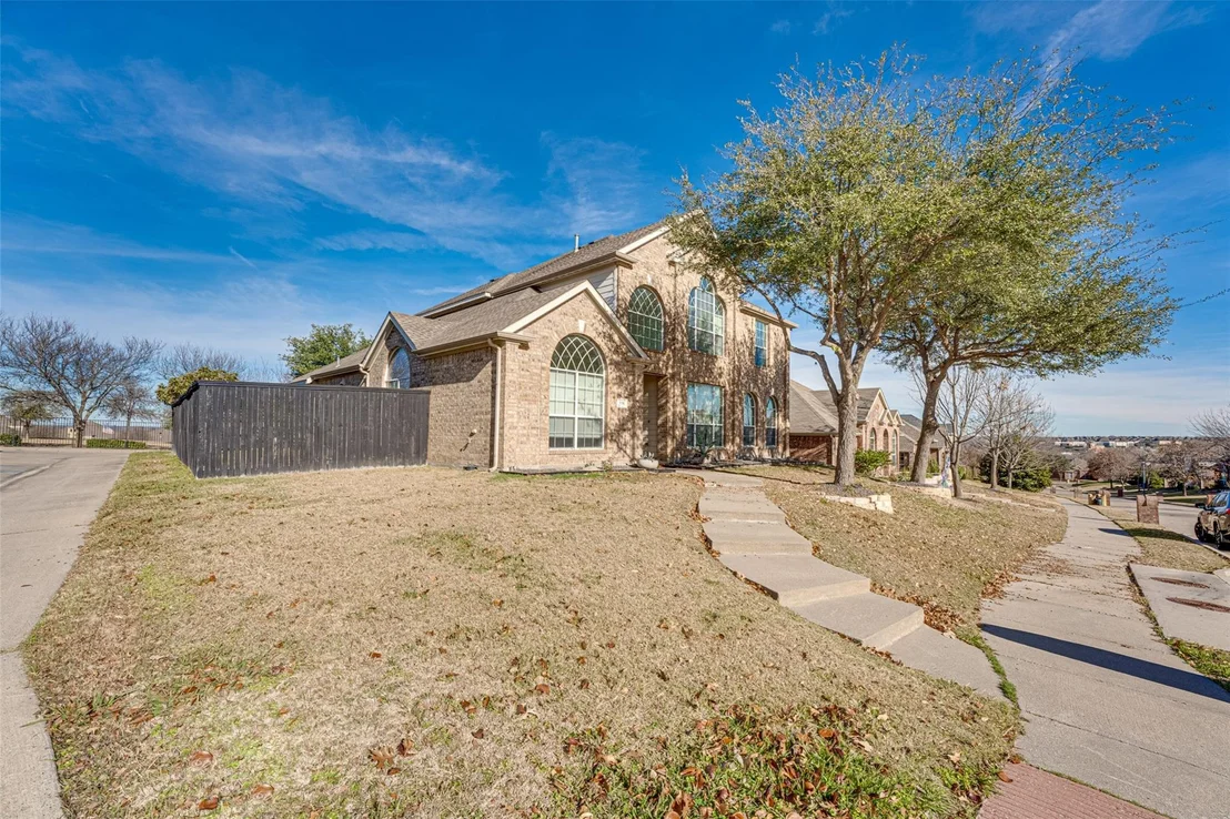 Photo of 558 Presidio Drive