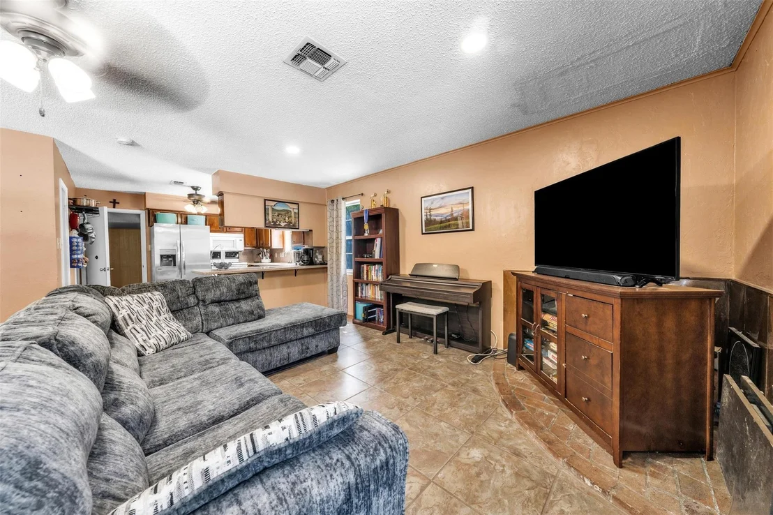 Photo of 190 Crowfoot Lane