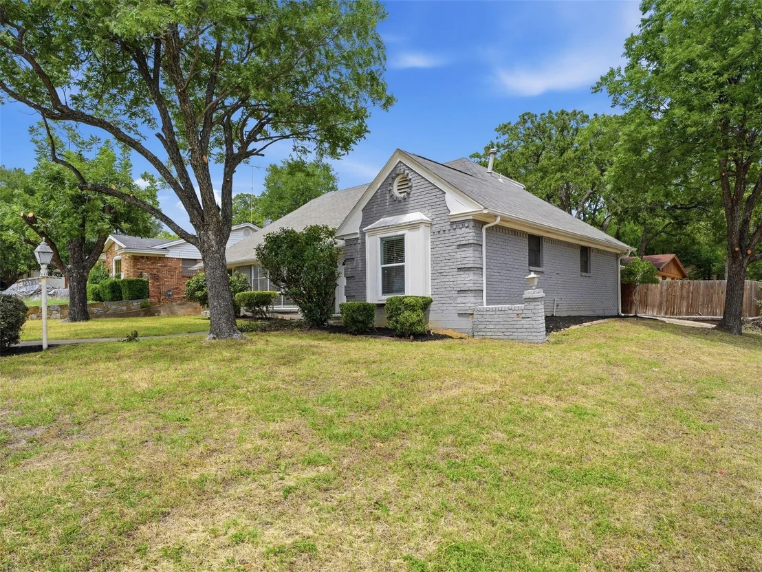 Photo of 2121 Canton Drive